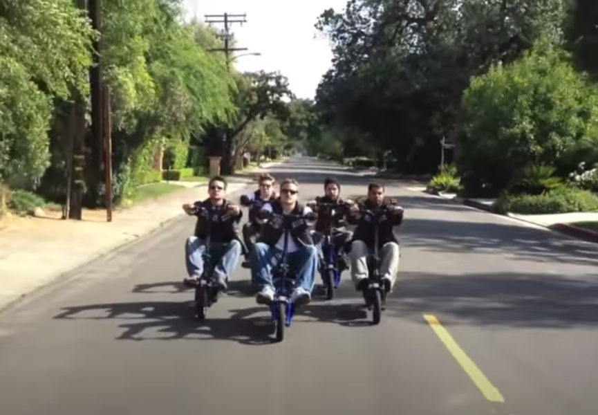 Пародия на Sons of Anarchy: заезд мини электро байкеров