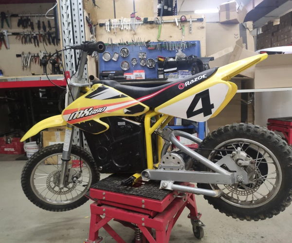 Прокачали электробайк Razor MX650 - пушка за недорого!